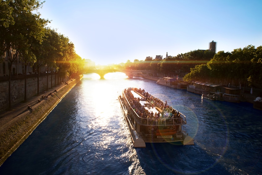 Paris by Night: City Tour & Show at the Moulin Rouge + Cruise Option