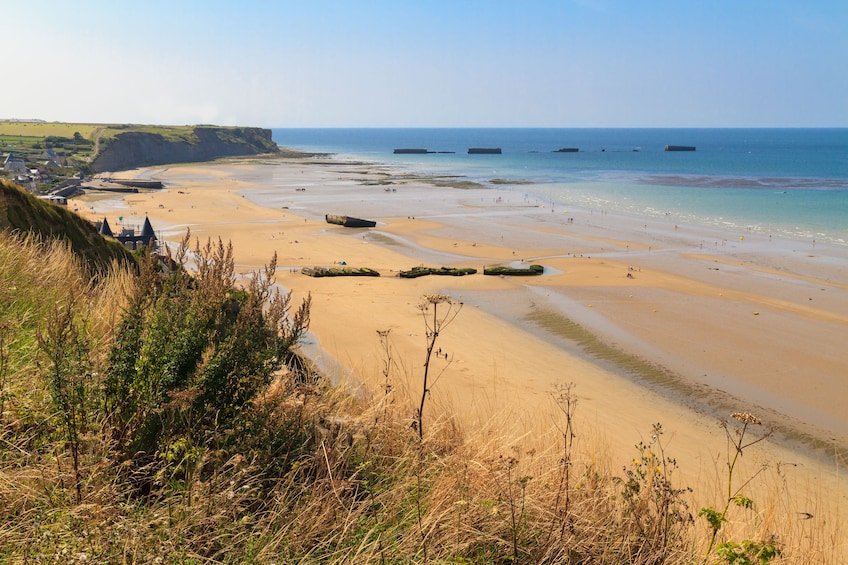 Normandy D-Day Beaches & American Cemetery Tour with Small-Group Option