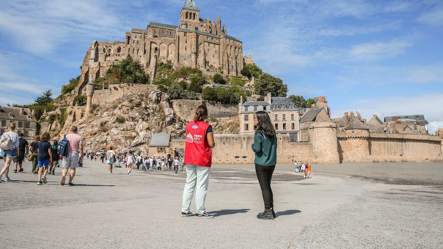 Mont St. Michel: Guided Tour with Round-trip from Paris