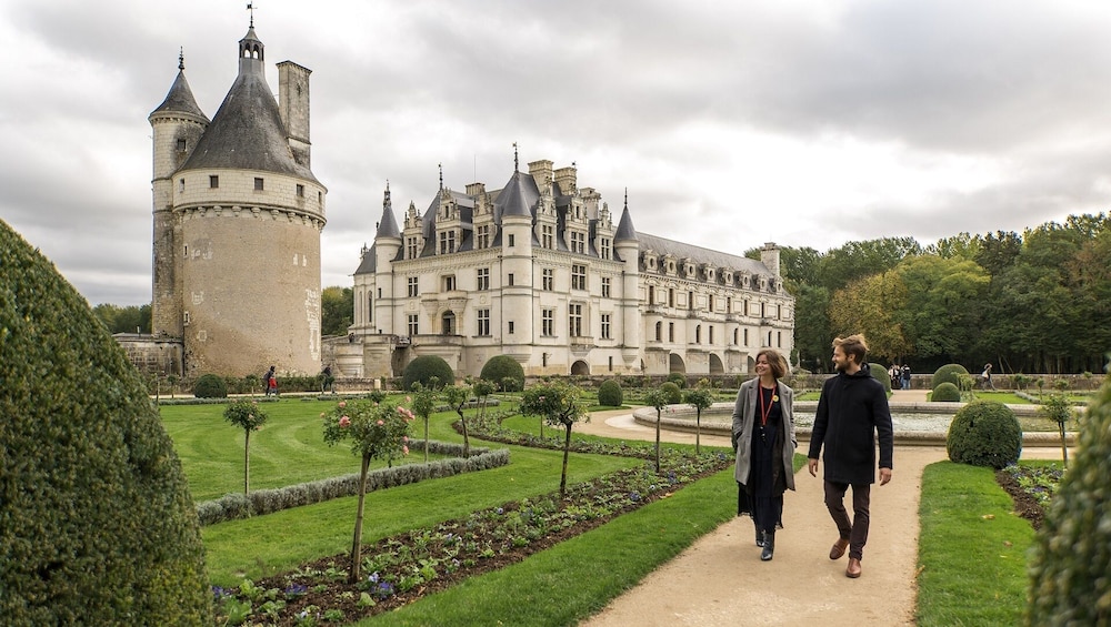 Castles of Loire Valley & Wine Tastings Full-Day Tour