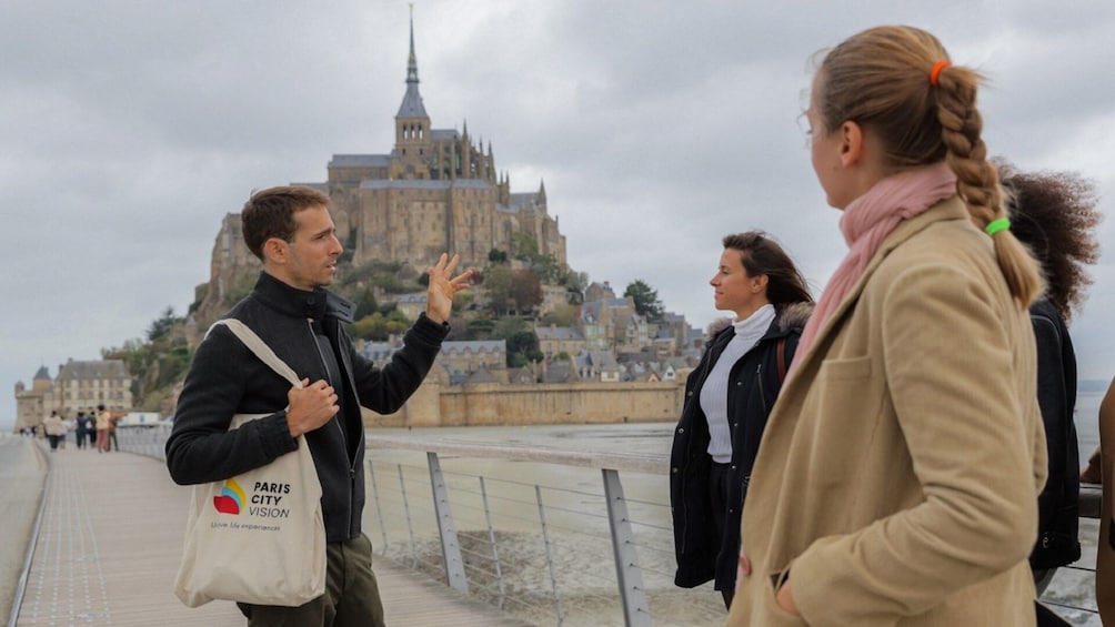 2-Day Mont Saint Michel & Loire Castles & Wine Tasting Tour