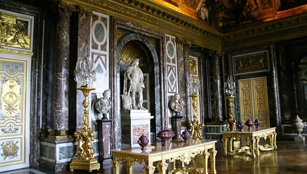 Palace of Versailles Tickets with Audio-Guide and Transfers