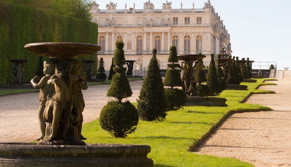 Palace of Versailles Tickets with Audio-Guide and Transfers