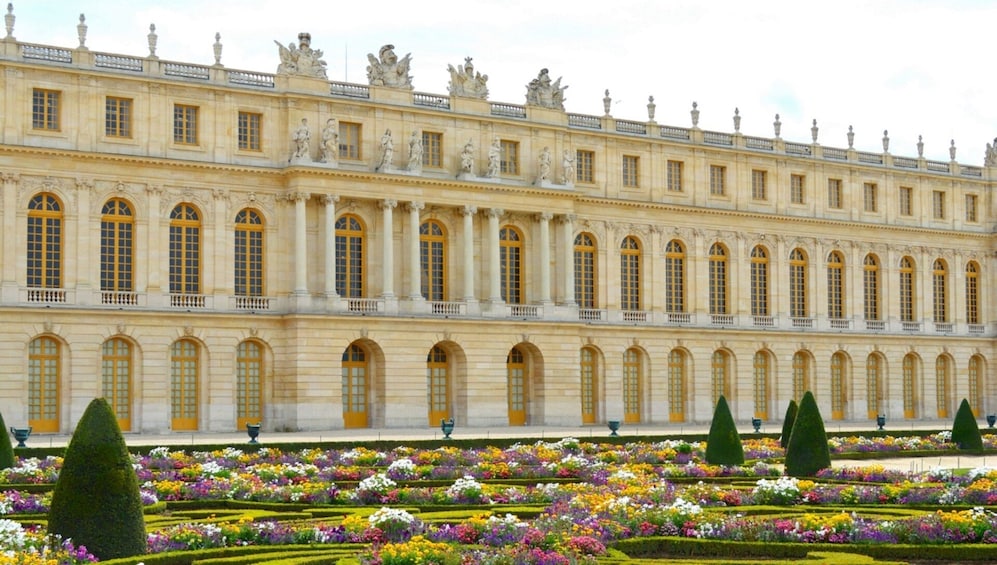 Palace of Versailles Tickets with Audio-Guide and Transfers