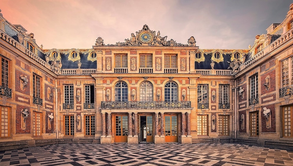 Palace of Versailles Tickets with Audio-Guide and Transfers
