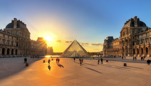 Visite audioguidée numérique du musée du Louvre avec accès prioritaire et c...
