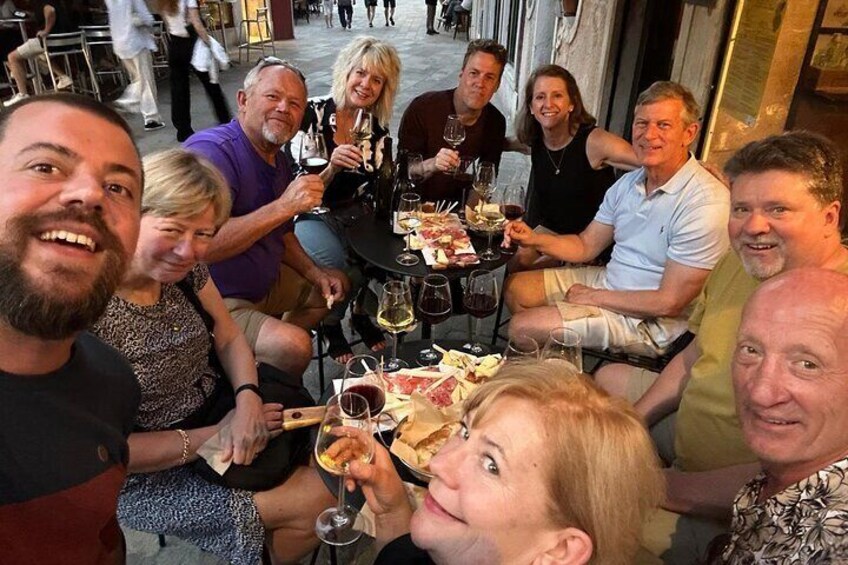 A Venetian Evening - Wine Tasting & Tapas tour with a Local guide