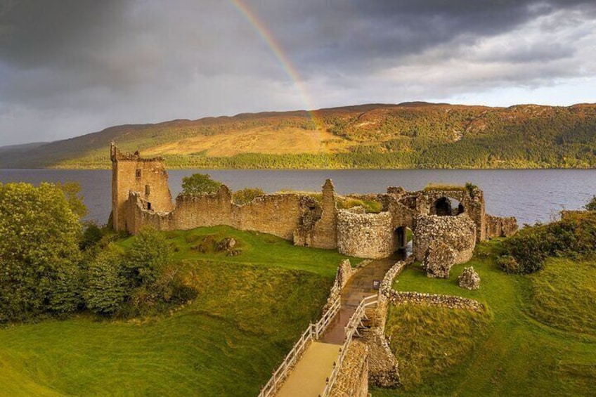 Loch Ness & Urquhart Castle Private Day Tour with Scottish Local