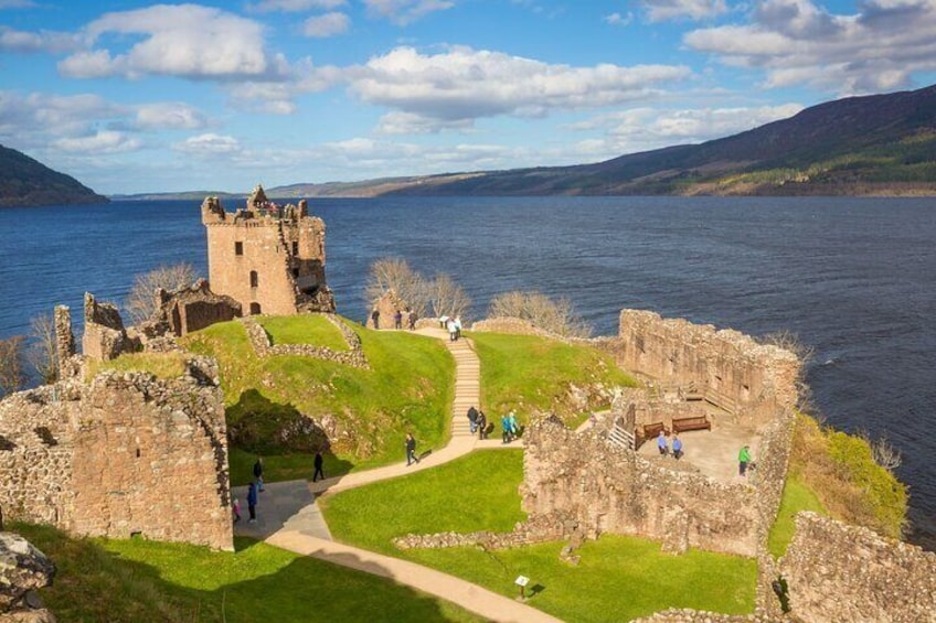 Loch Ness & Urquhart Castle Private Day Tour with Scottish Local