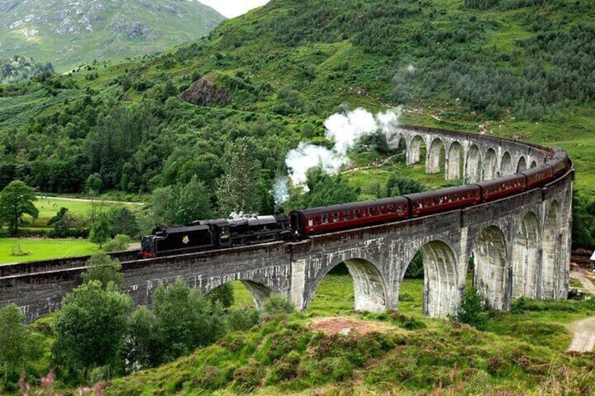 Glencoe and Glenfinnan Private Day Tour with Scottish Local