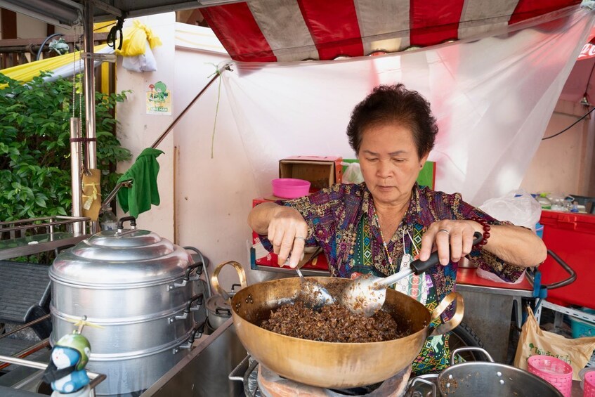 Bangkok’s Small Group Hidden Talad Noi and Chinatown Street Food Tour