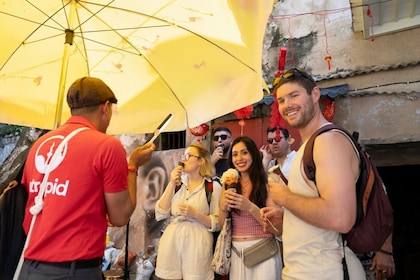 Tour de comida callejera oculta en grupo pequeño de Bangkok por Talad Noi y...