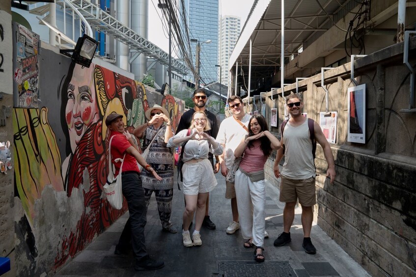Bangkok’s Small Group Hidden Talad Noi and Chinatown Street Food Tour