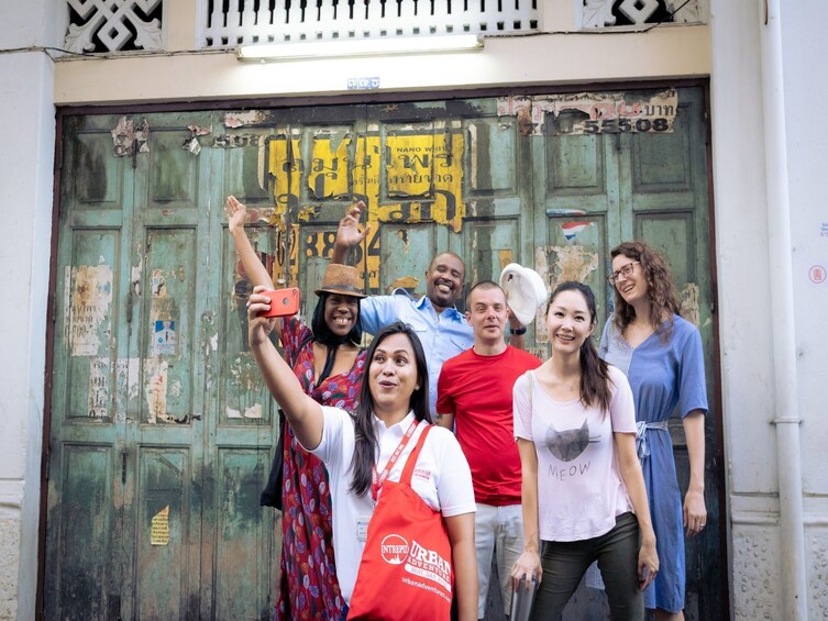 Bangkok: Small-Group Chinatown Food and Sightseeing Tour