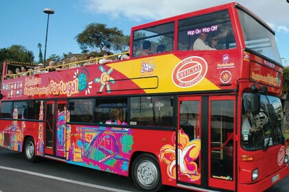 Hop-on, hop-off-sightseeing-tour door Funchal in Madeira per bus