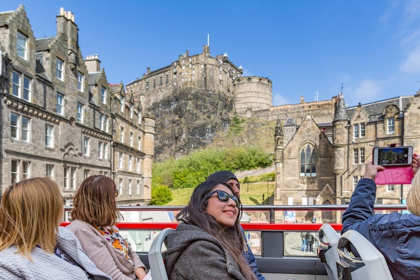 Edinburgh Hop-On Hop-Off Sightseeing Bus Tour