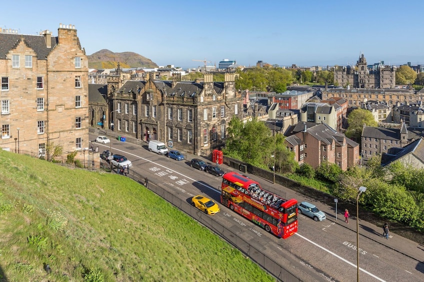 Edinburgh Hop-On Hop-Off Sightseeing Bus Tour