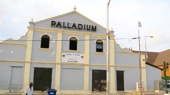 Small-Group Accra Architectural Discovery Tour