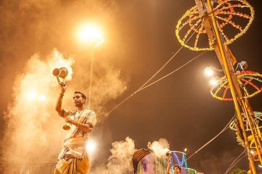 Evening aarti being performed 