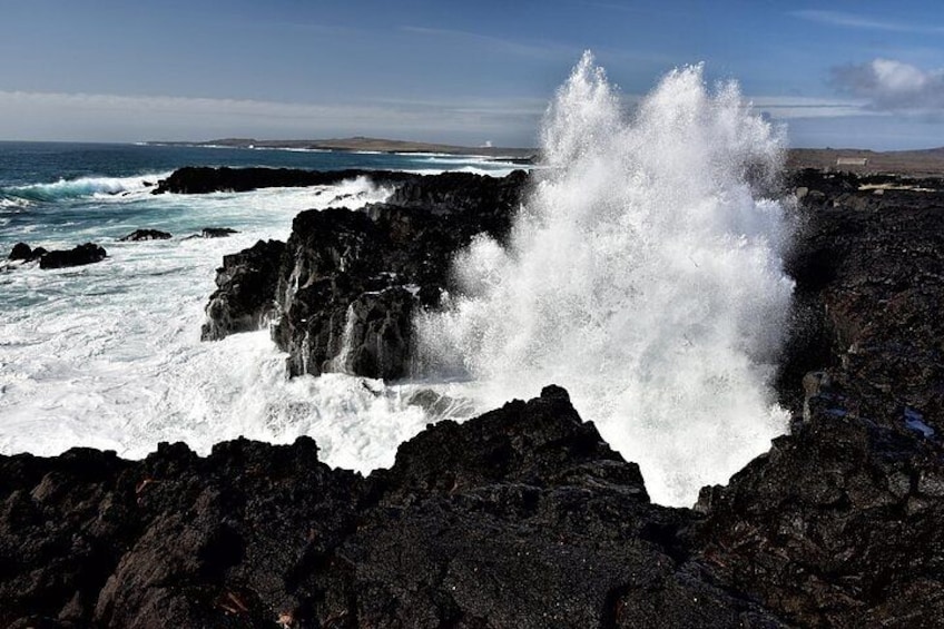 Breaking waves at Brimketill
