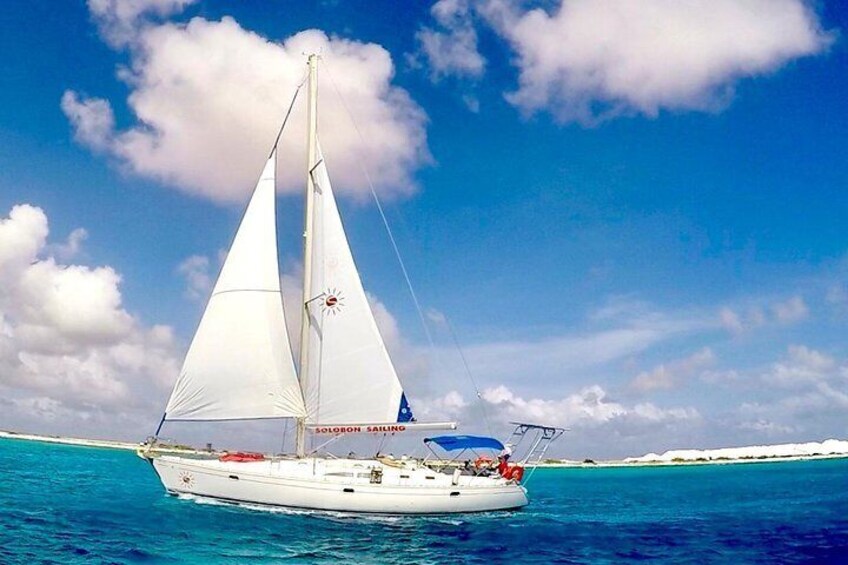 SoloBon Sailing at the salt flats