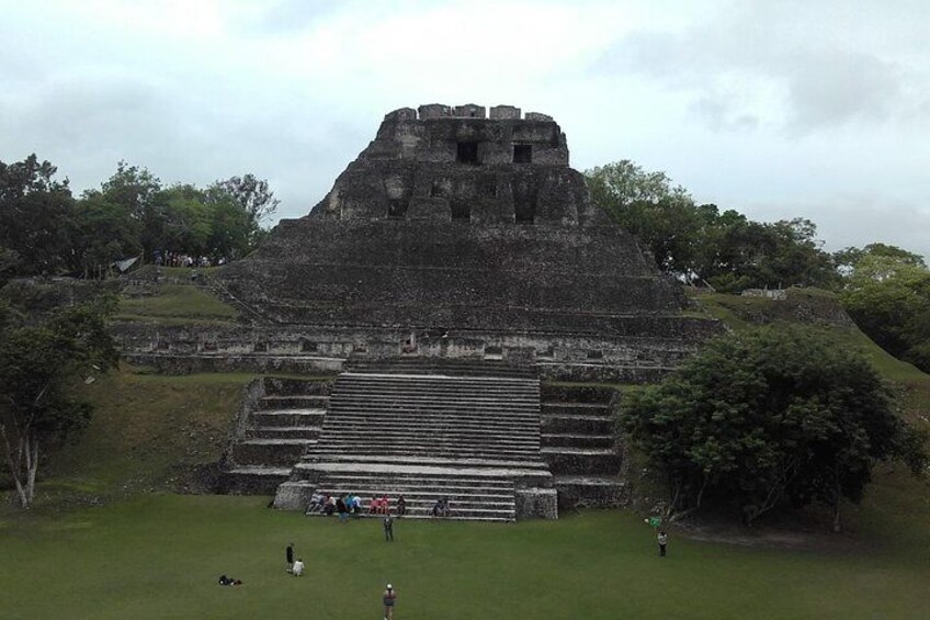 El Castillo Temple at Xunantnich