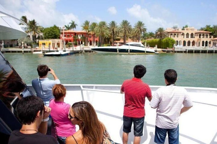 Biscayne Bay Boat Tour in Miami with City Tour Upgrade Option
