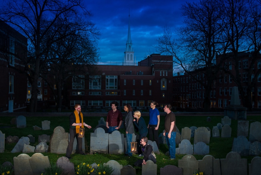 Boston Haunted Tour : Ghosts & Gravestones
