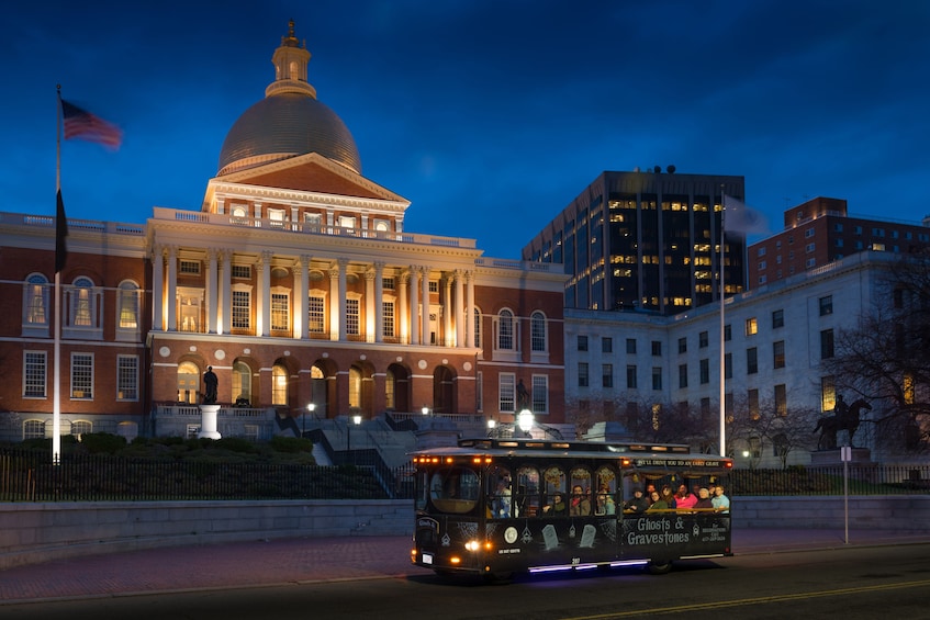 Boston Haunted Tour : Ghosts & Gravestones