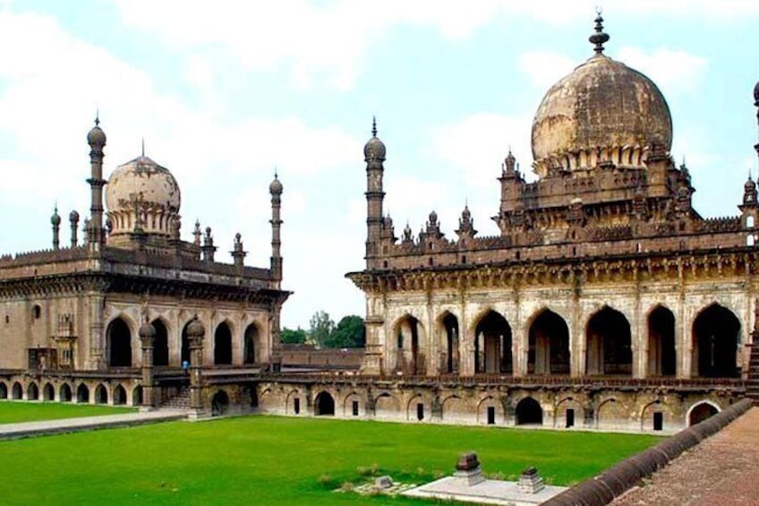 The Royal Tombs Of The Qutub Shahi Kings - Hyderabad