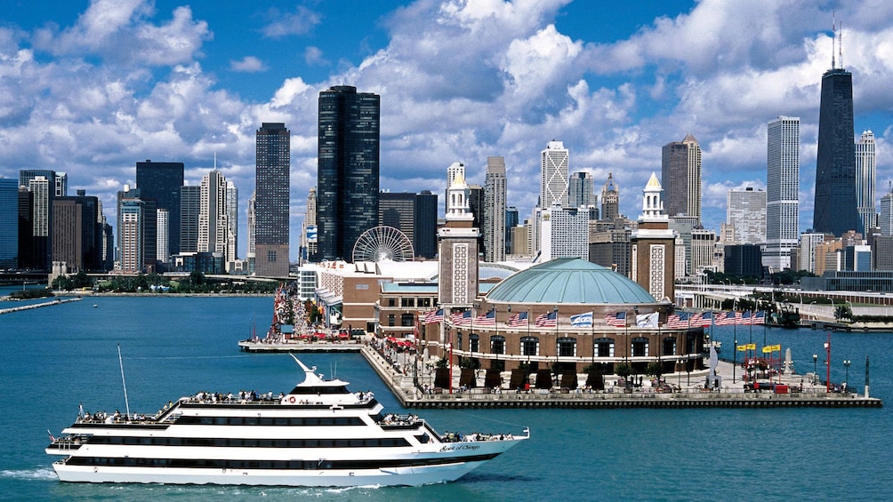 cruise ship sailing past the navy pier in chicago 