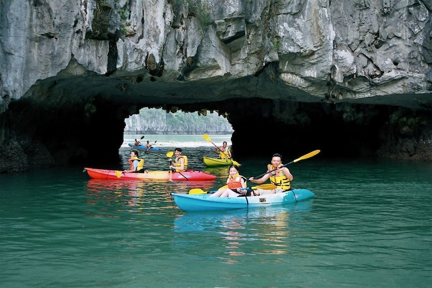 Halong Bay Boat Cruise with Lunch