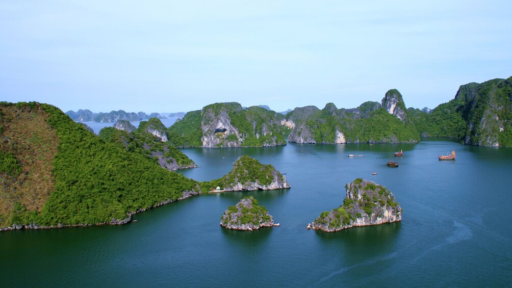 small clusters of island in Vietnam