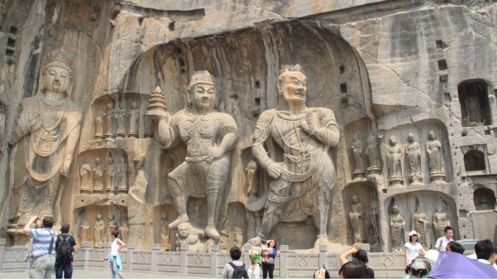 giant stone statues in xian