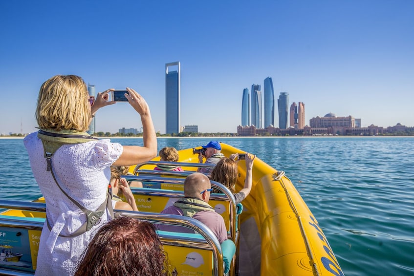 60 Minute Corniche Sightseeing Boat Tour in Abu Dhabi