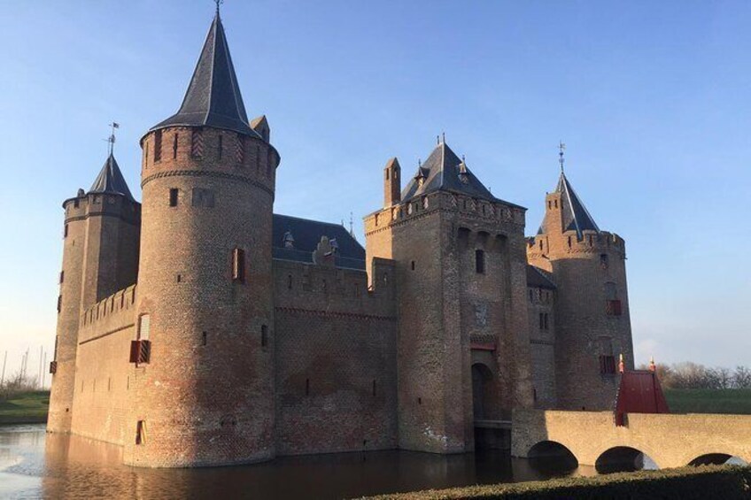 Show item 5 of 20. castle