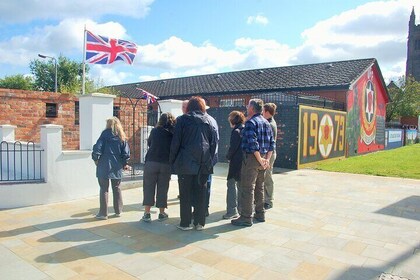 Belfast Express Taxi Tour Historia irlandesa Murales, Peacewalls 1 hora