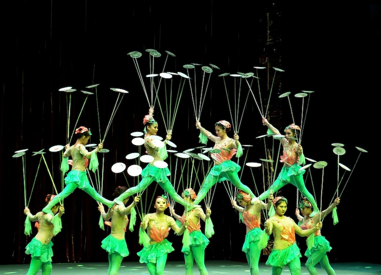 Chinese Acrobatics and Shanghai Evening Tour