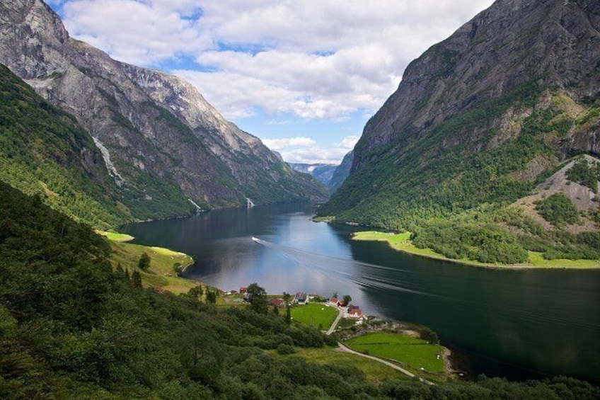The Nærøyfjorden-Øyvind Heen - VisitNorway.com
