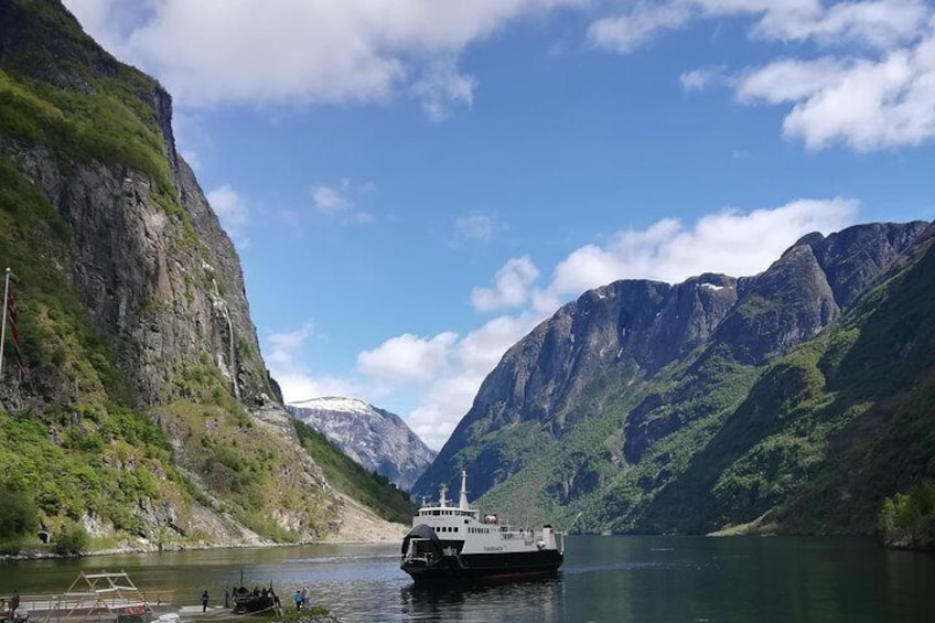 Ferry arriving to Gudvangen