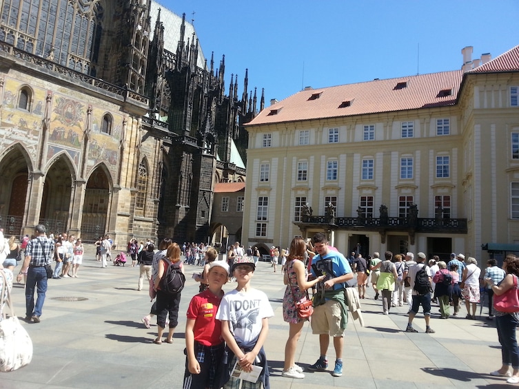 Prague City Tour & Boat Cruise with Refreshment