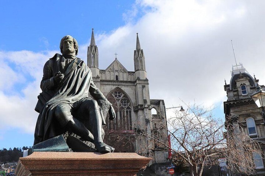 Robert Burns statue at the Dunedin city centre 