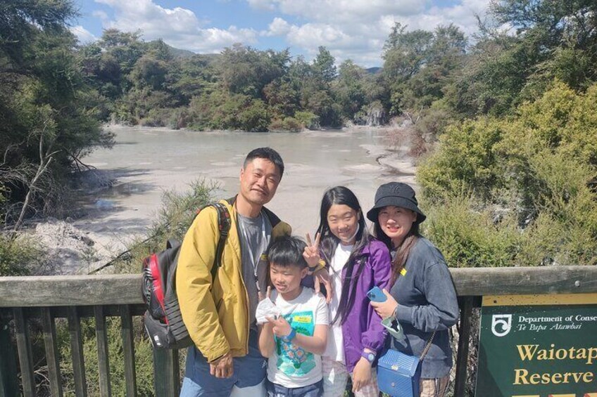 Wai-o-tapu boiling mudpools, hypnotic to watch