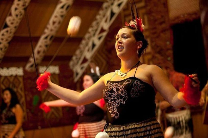 Maori poi dance Te Puia