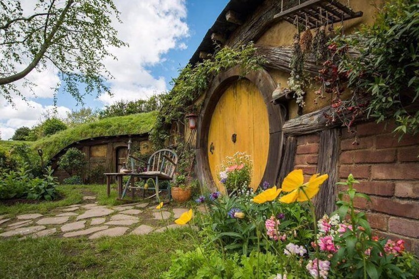 Hobbiton Movie Set