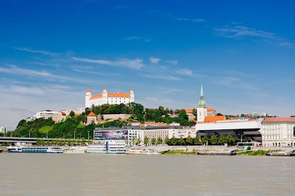 Bratislava: excursión de un día desde Viena en autobús y barco