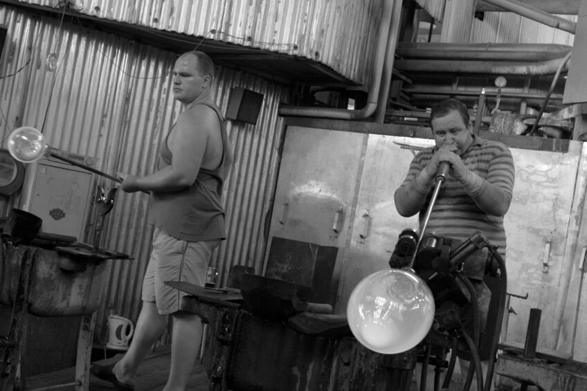 Guided Nizbor Glass Factory Day Tour