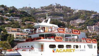 Acarey Yacht Cruise