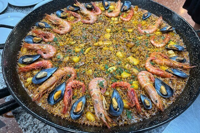 Seafood Paella cooking class, tapas and visit market