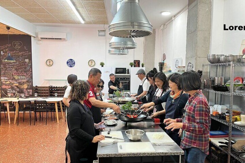 Seafood Paella cooking class, tapas and visit market